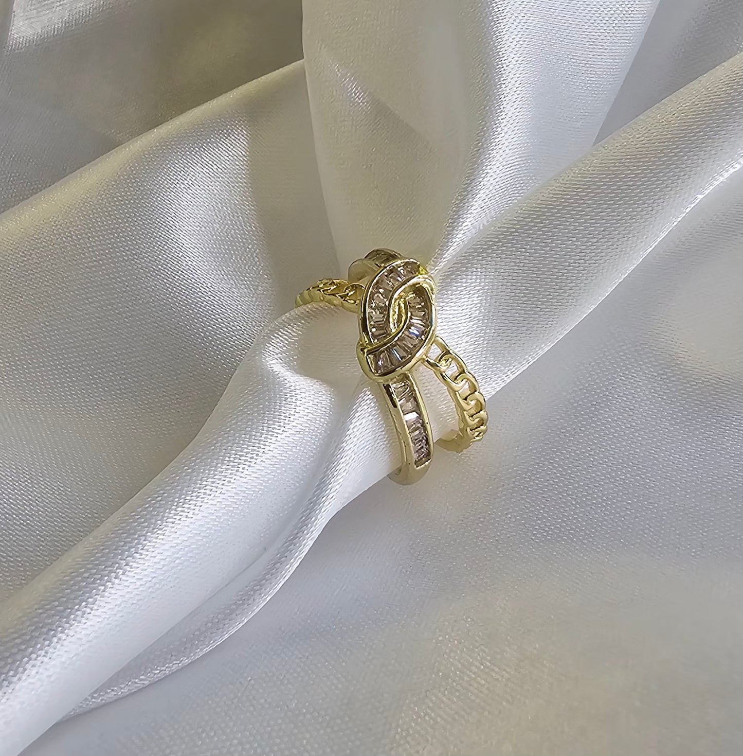Baguette Ribbon Knot Ring