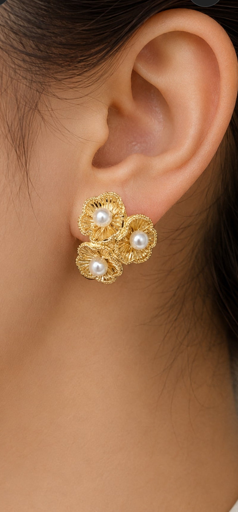 Golden floral seashell