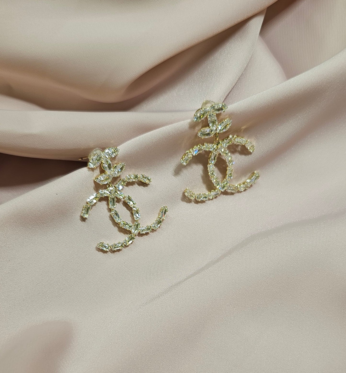 Pave Interlock Studs