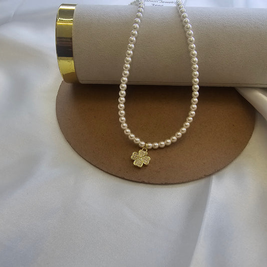 Lucky Clover Pearl Choker