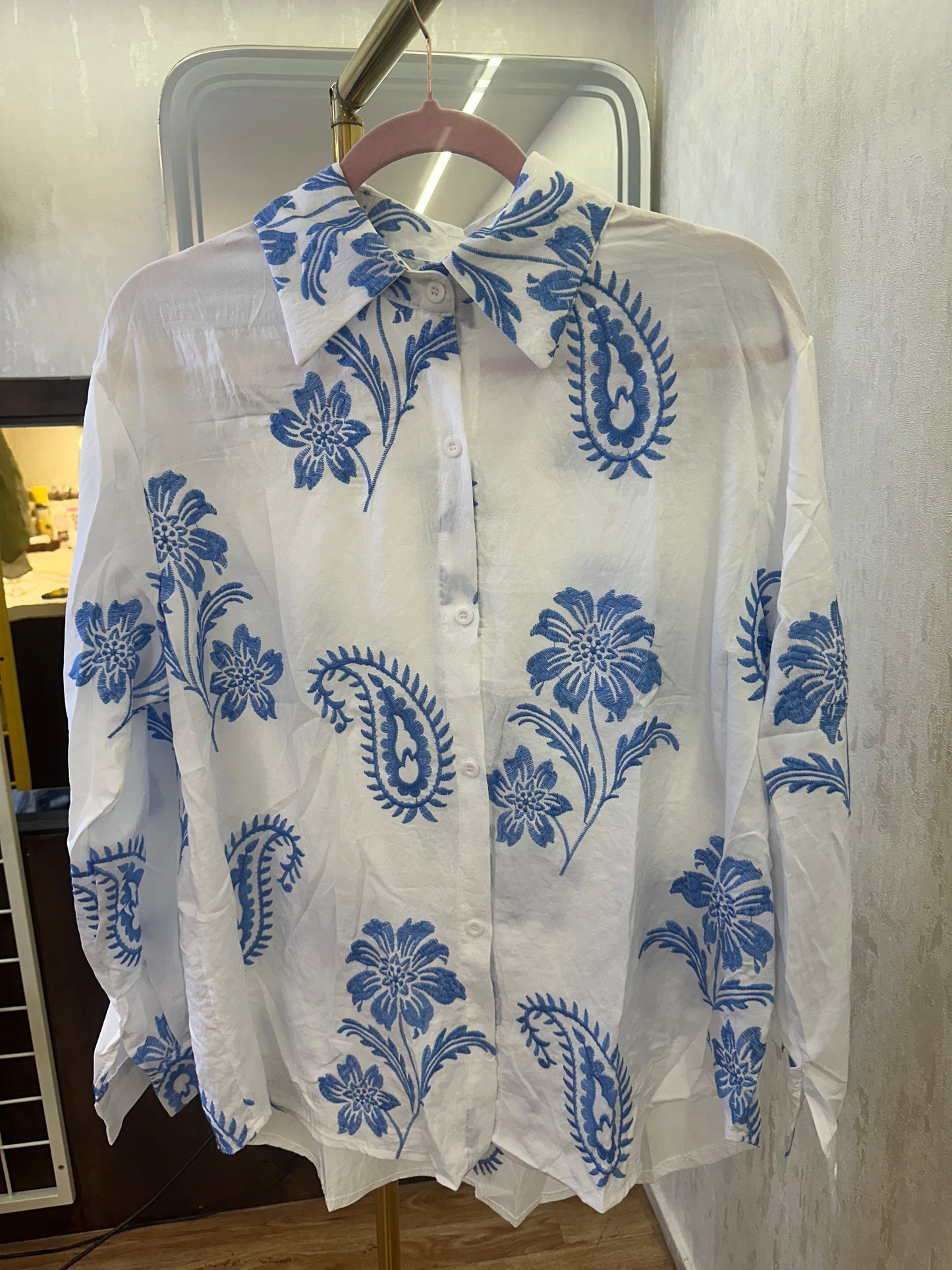 Emboss print shirt